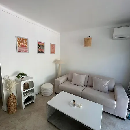 Апартаменты Golfe De Saint Tropez, 5min Beach, 1 , 1 Canape Lit , Terrasse *