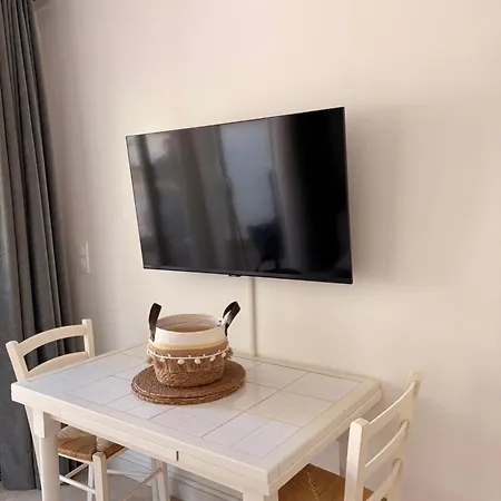 Апартаменты Golfe De Saint Tropez, 5min Beach, 1 , 1 Canape Lit , Terrasse