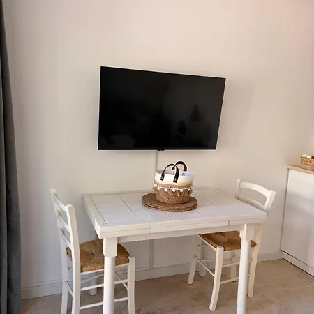 Golfe De Saint Tropez, 5min Beach, 1 , 1 Canape Lit , Terrasse *